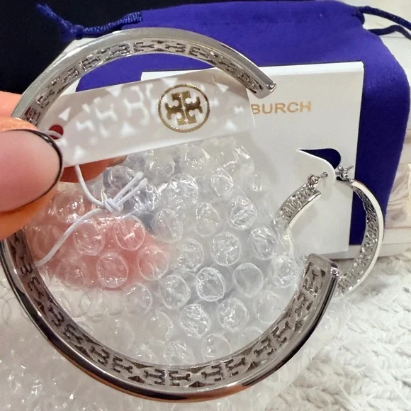 Tory Burch SET - Kinsley silver cuff bracelet & Kinsley Hoop Earrings + dust bag - Picture 5 of 12